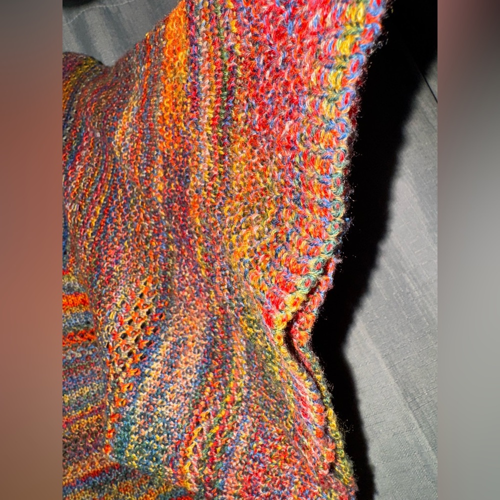 Unique Adorable Colored Top - Picture 7 of 7